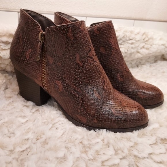 Style & Co. Shoes - NWT Style & Co women's ankle boots, size 7